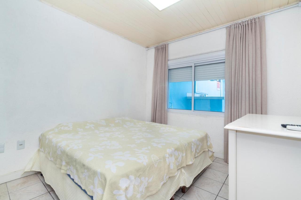 Casa Com Piscina Em Morrinhos - Rua Hortencia Бомбиняс Екстериор снимка