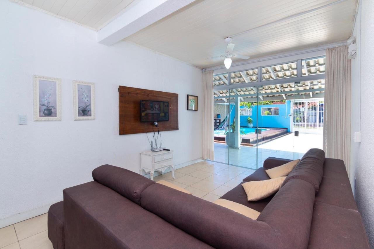 Casa Com Piscina Em Morrinhos - Rua Hortencia Бомбиняс Екстериор снимка
